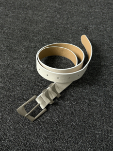 小心袖 Vintage中古不规则朋克合金扣皮带白色百搭小众黑色腰带 口