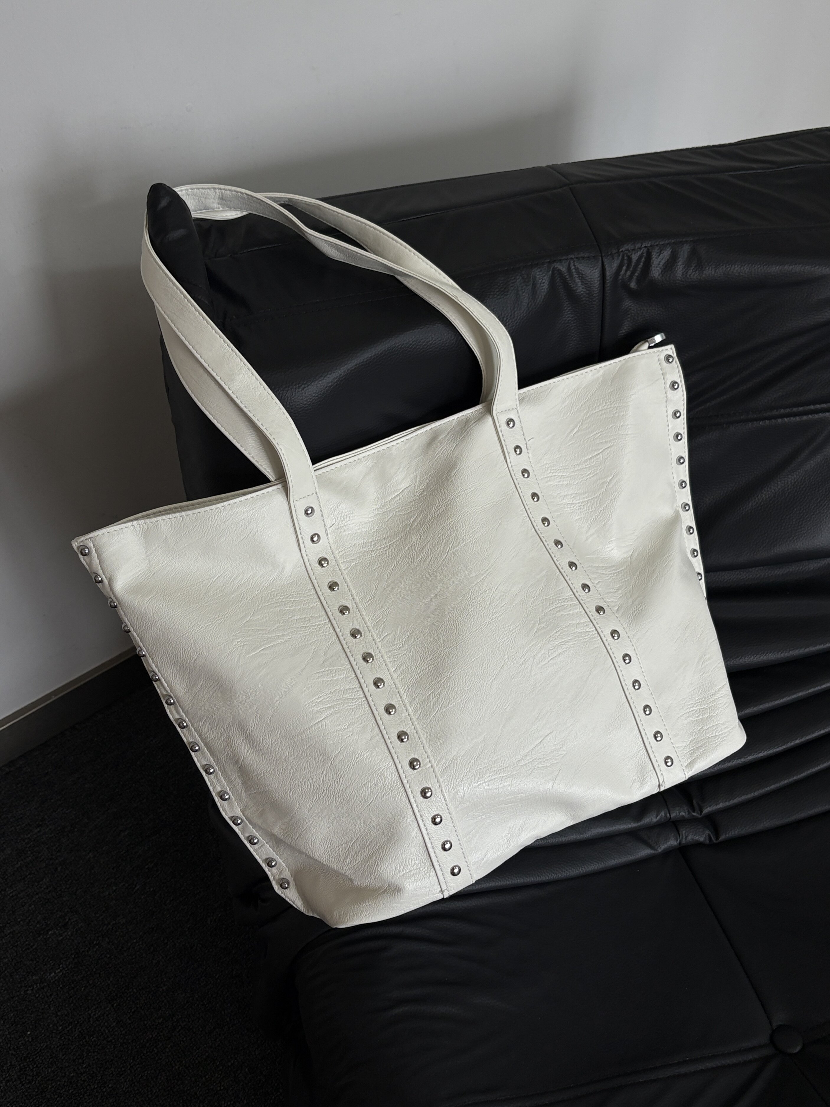小心袖口 26AW 中古朋克铆钉托特包小众原创设计单肩包通勤手提包 - 实物图