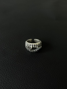 小心袖口 Vintage铁牙齿中古戒指阿克斯风格复古金属暗黑小众指环