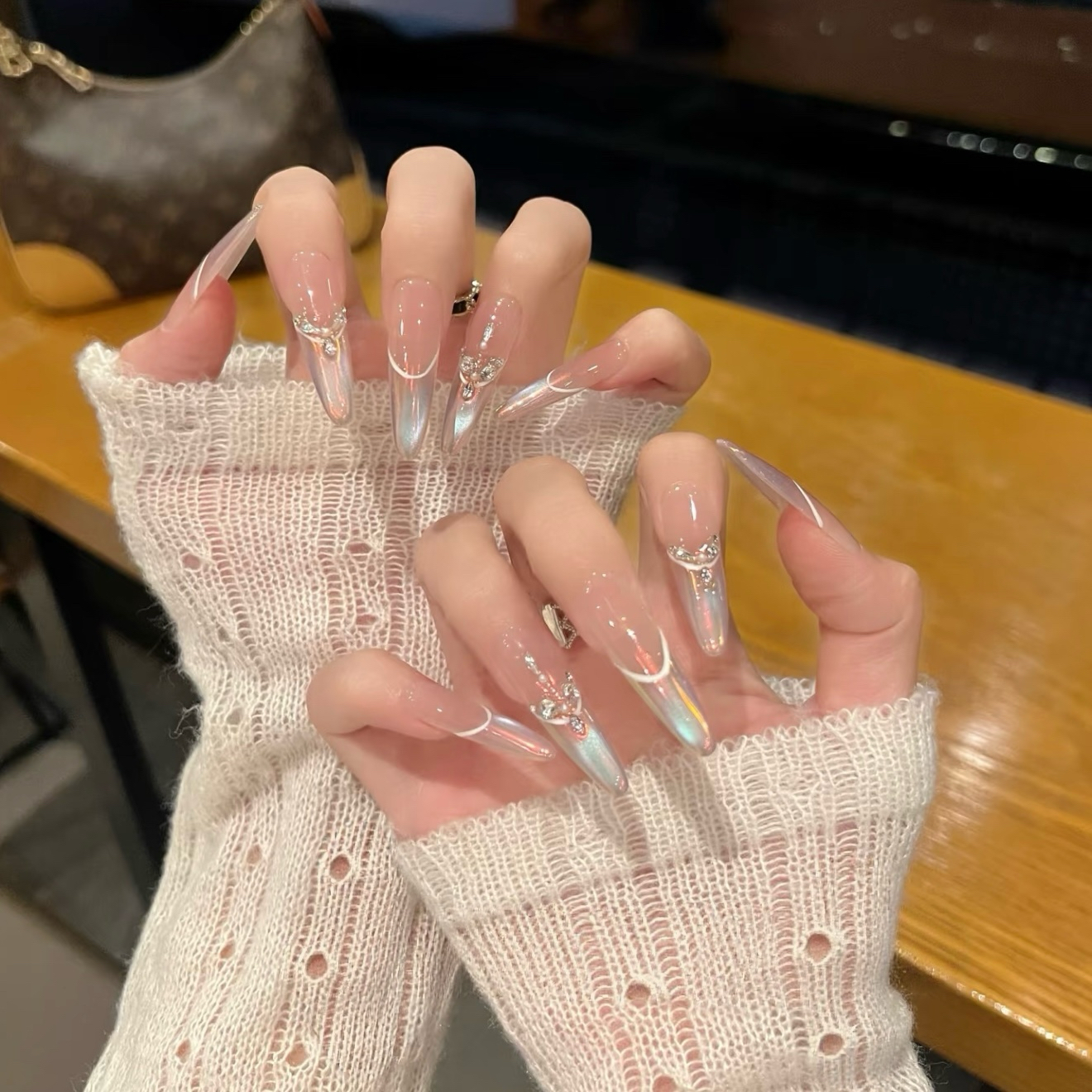 【极光之夜】手工穿戴甲氛围感粉雾蓝魔镜粉玻璃珠猫眼显白美甲贴