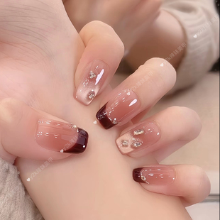 红色法式 秋冬手工穿戴甲高级经典 千金感显白温柔美甲 栗子蛋糕