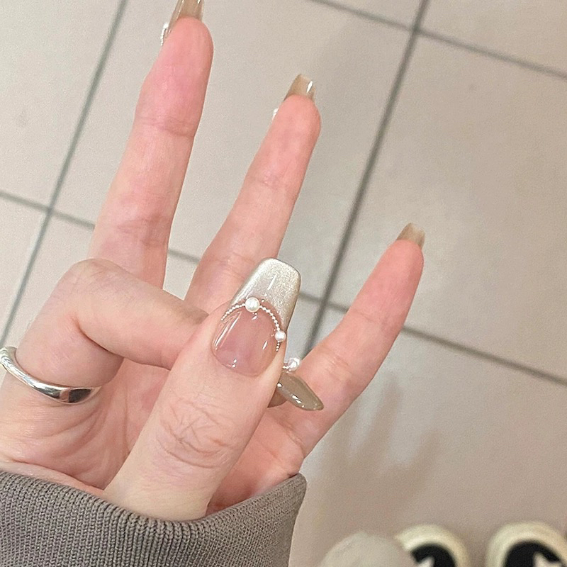 茶颜悦色纯手工穿戴甲显白美甲珍珠简约短款氧气感猫猫可拆卸美甲