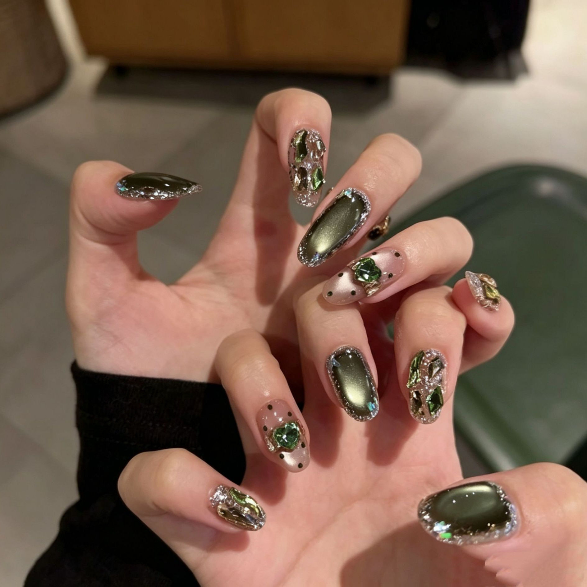 【森屿微光】纯手工穿戴甲轻奢高级显白绿色猫眼波点氛围感美甲贴