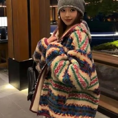 彩色费尔岛提花连帽仿羊羔毛外套