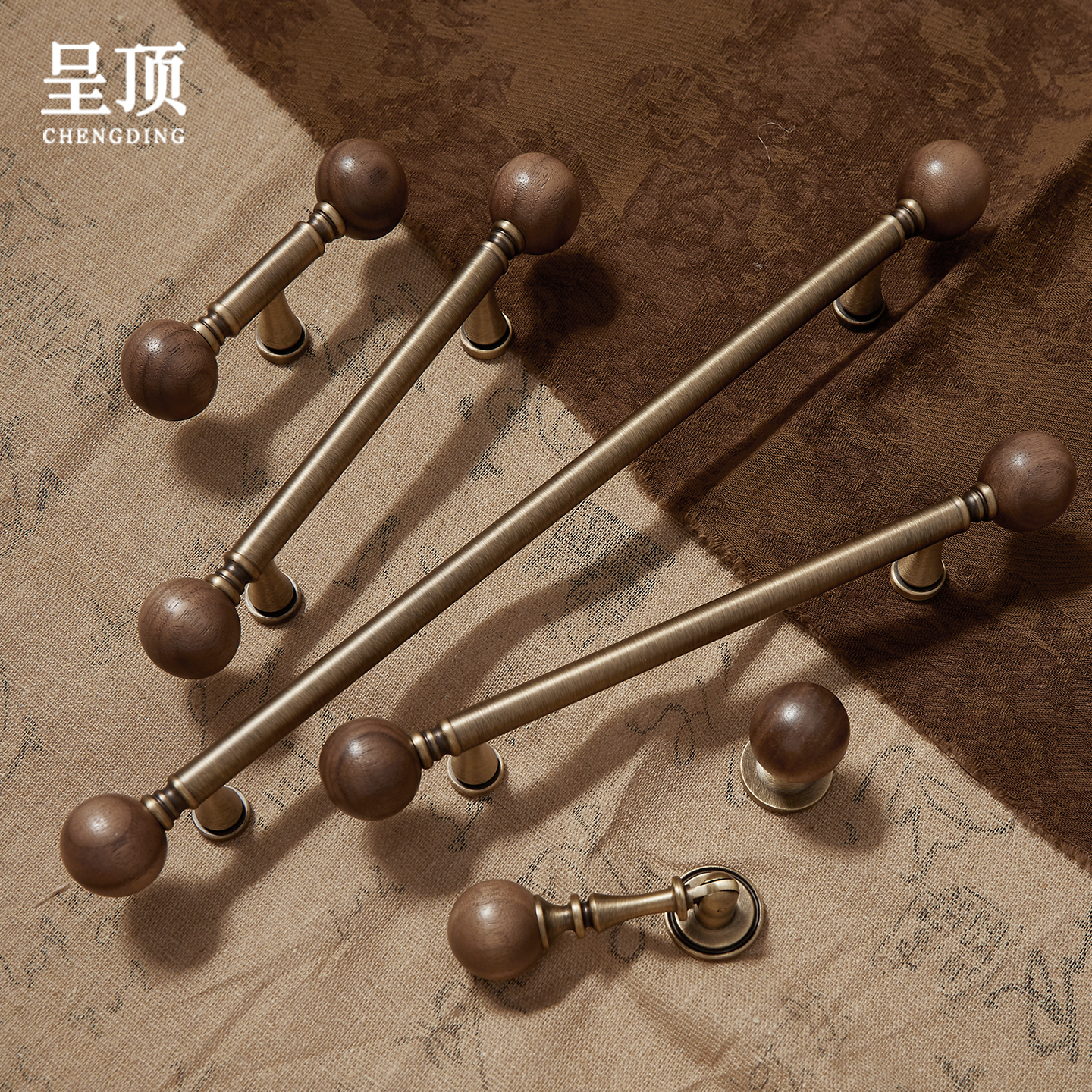 中古风黄铜拉手胡桃木衣柜门橱柜