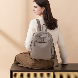 洋气简约双肩包女百搭新款轻便时尚小书包女士外出旅游大容量背包