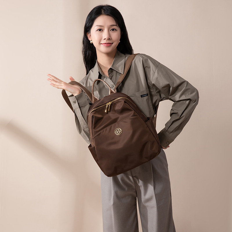 双肩背包包女2026新款上班通勤轻便牛津尼龙布包时尚洋气背包书包