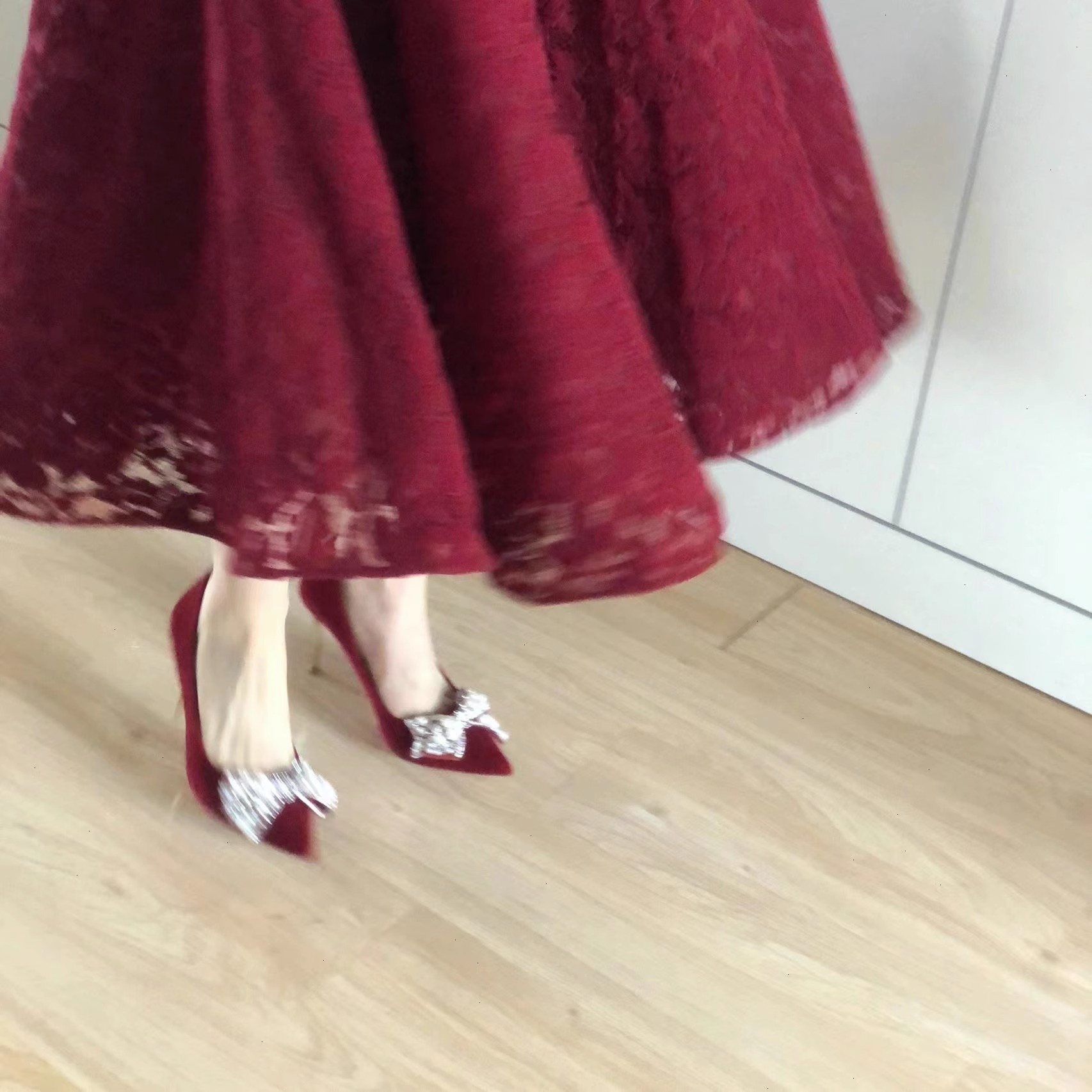 不累脚中式婚鞋红色新娘鞋秀禾服珍珠敬酒服2023新款蝴蝶结高跟鞋