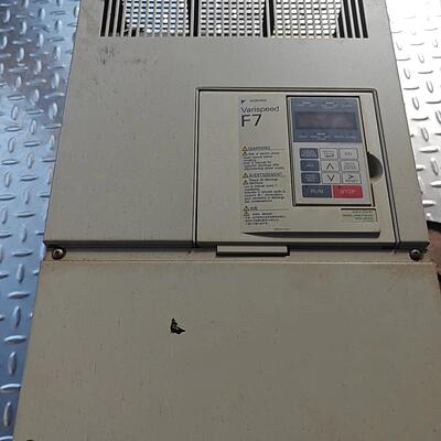 议价CIMR-F7B4055 变频器 安川F7 55KW 工控调速设备维修