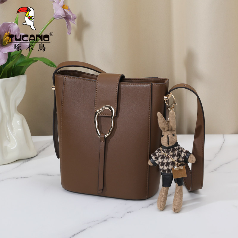啄木鸟包包女2025年新款秋冬时尚百搭单肩手提大容量真皮水桶女包,箱包皮具/热销女包/男包,水桶包,淘宝优惠券,粉丝福利购,淘宝优惠卷