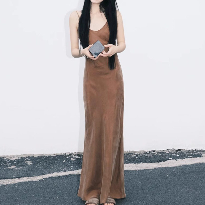 Elovey铜氨丝吊带显瘦连衣裙
