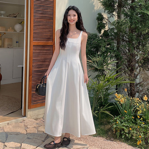绝美简单大方白色方领连衣裙女夏超好看温柔气质吊带掐腰长裙及踝图片