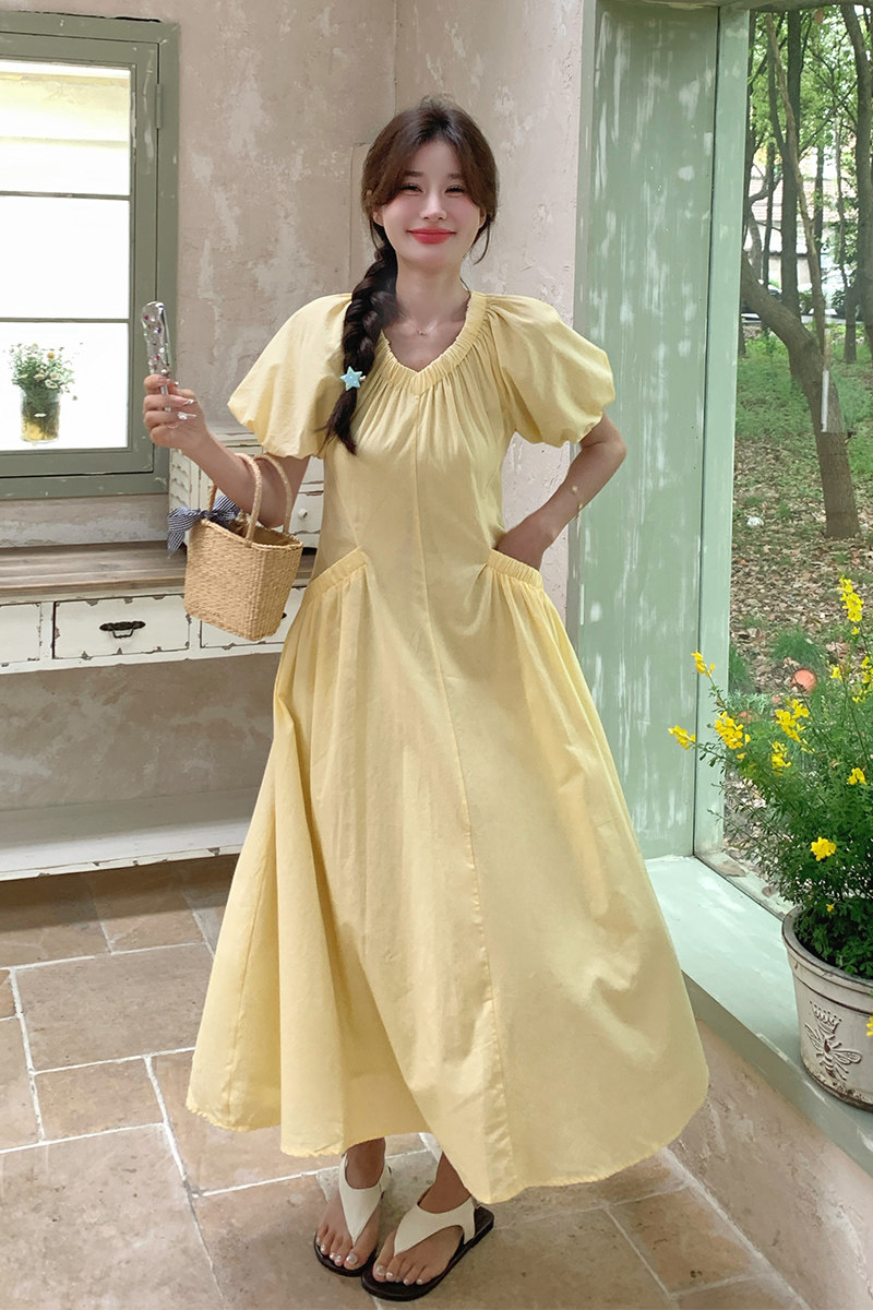 法式优雅黄色连衣裙女夏2024新款V领赫本风轻熟御姐气质爆款长裙,女装连衣裙,叁秋一裳