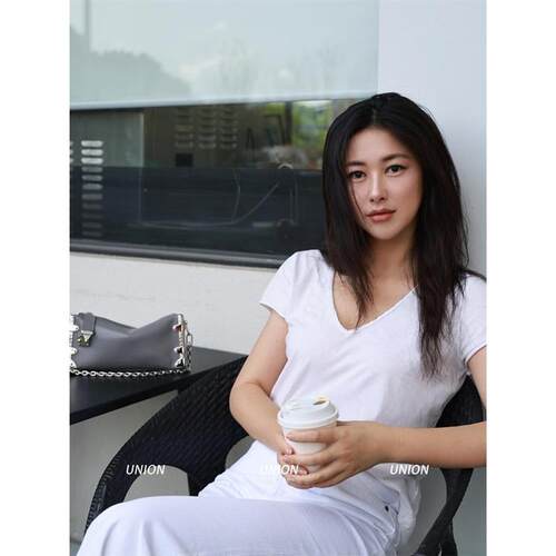 Ice Beauty买手店 AMERICAN VINTAGE 25春夏 经典V领短袖 章若楠