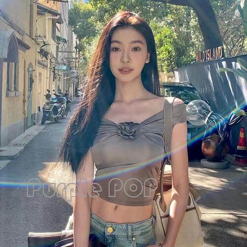 POP买手店 Blumarine 易梦玲同款一字露肩玫瑰花卉短背心上衣