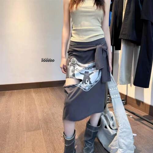 正品速发 OPEN YY 25春夏新款个性涂鸦破洞拥抱爱印花开叉半身裙