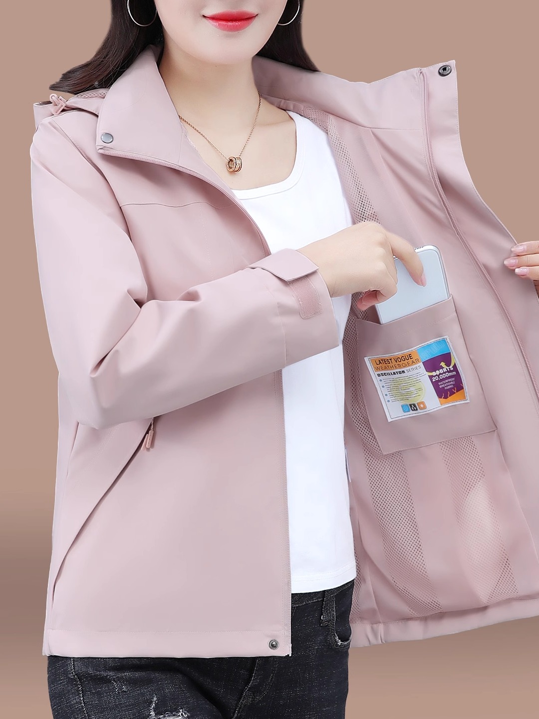 户外冲锋衣女2025新款春秋薄款中年妈妈防风防水连帽休闲风衣外套