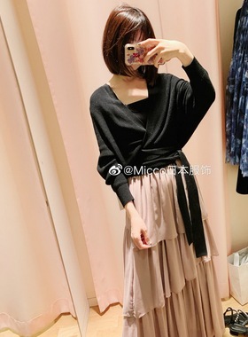 美人百花 三千金RIRX小嶋阳菜花瓣边吊带+腰间交叉绑带针织两件套