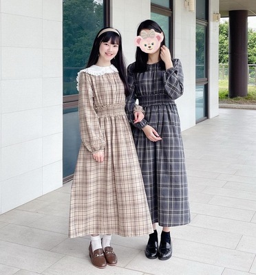 木耳边宽腰封灯笼袖格纹连衣裙