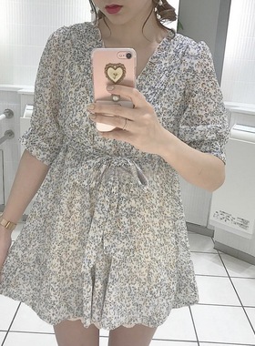 【限时大促】Ch1co  肤白貌美 法式清新碎花 褶边饰V领短款连衣裙