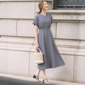 代1600+组Q家 优雅之姿 摩登通勤 轻盈/干爽 浮雕金扣收腰连衣裙