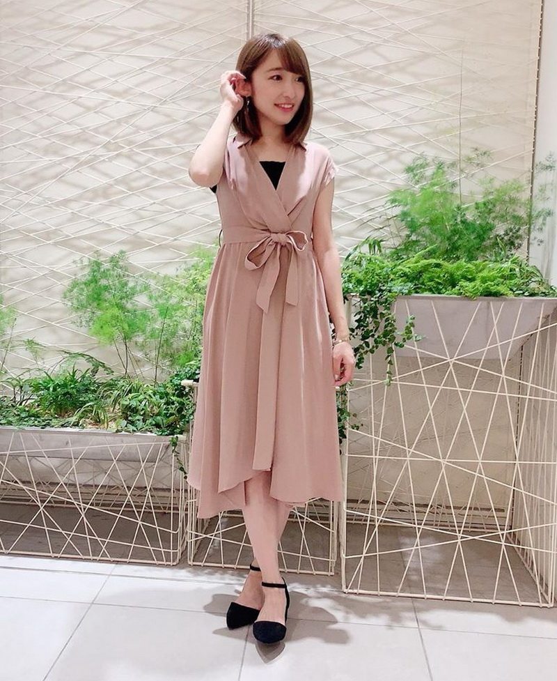 知性优雅 交叠v领 收腰不规则下摆连衣裙