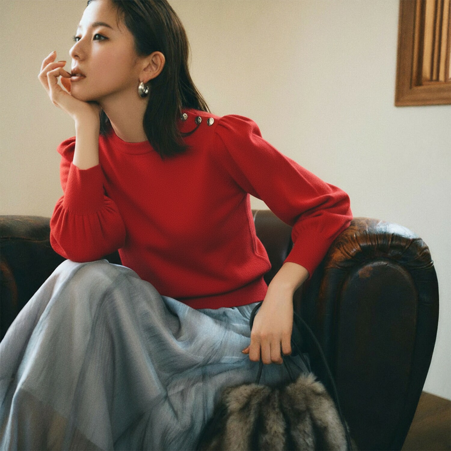 法式女作家 四千金 柔软糯滑单侧金属扣饰肩泡泡七分袖百搭针织衫