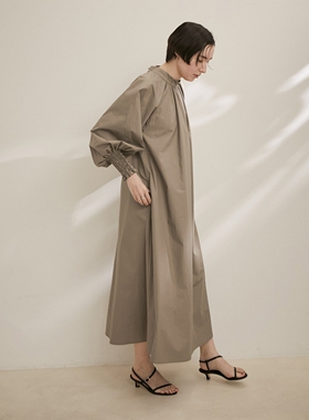 1.8w+ad@m et r0pe 慵懒松弛美学打揽木耳边气球袖荃棉宽松连衣裙