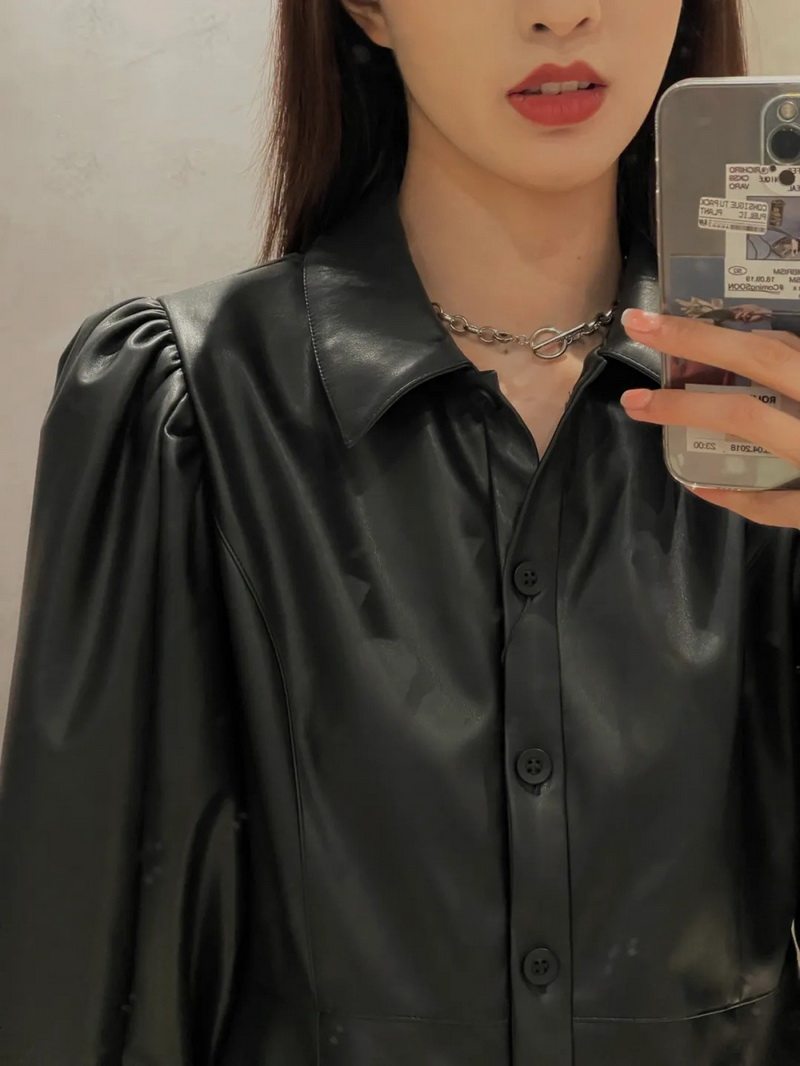 灯笼袖翻领修身PU连衣裙