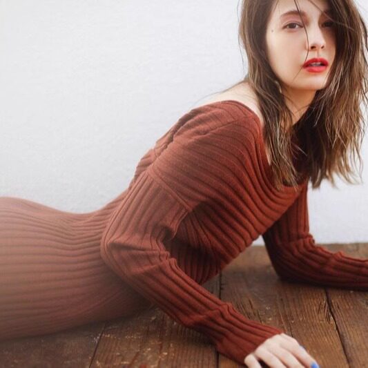 3W+Sty1ng展示会明星人气款 斜肩V领不规则鱼尾罗纹针织连衣裙