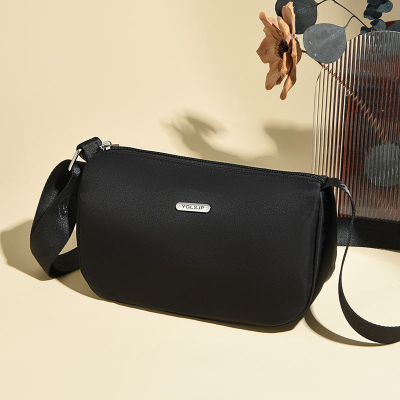 品牌尼龙帆布斜挎包女式2025新款通勤挎包轻便休闲妈妈牛津布女包