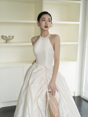 缎面轻婚纱2022新款白色森系