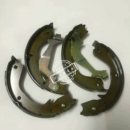 三菱帕杰罗V73V93手刹片手刹车皮