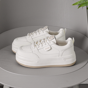 高级感真皮小白鞋女2025秋季新款轻便舒适百搭显脚小运动休闲板鞋