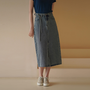 哈齿小姐 柔软摩登牛仔半身裙前开叉腰带设计高腰显瘦直筒裙子女