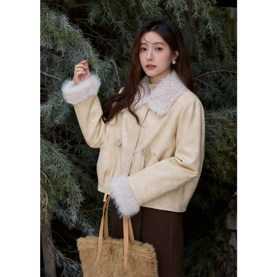 谜秀杏色外套毛领秋冬复古加厚短夹克MXE91W0987