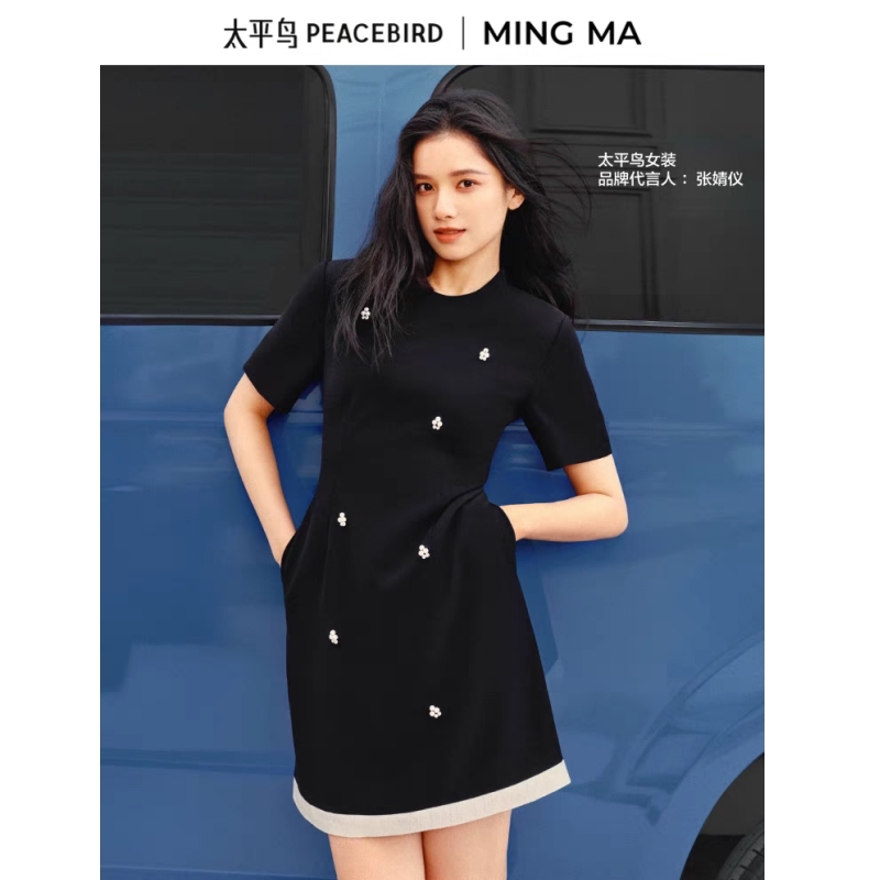 太平鸟2025夏款黑月光MINGMA联名连衣裙A1FAF2184