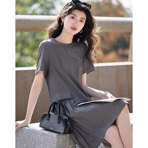 dme德玛纳【私服调调】圆领宽松腰袋盖装饰后中隐拉A摆褶裥女连衣裙G540221540177