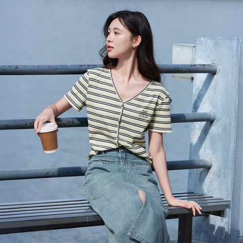 香影条纹薄款t恤女短袖2025夏装新款莱赛尔航海系正肩v领上衣