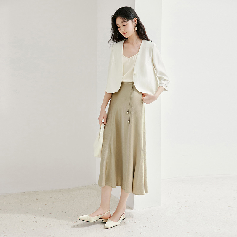 香影白色v领小西装外套女2025夏季 高级感轻职场薄款西服上衣