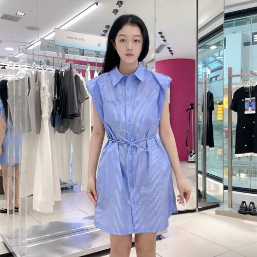 太平鸟女士翻领休闲连衣裙A1FAF2548