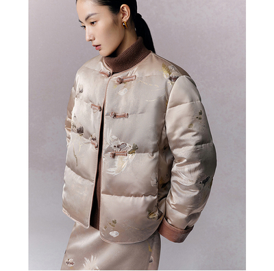 【金鱼满堂羽绒】naivee纳薇25冬鎏金游鱼提花圆领盘扣羽绒