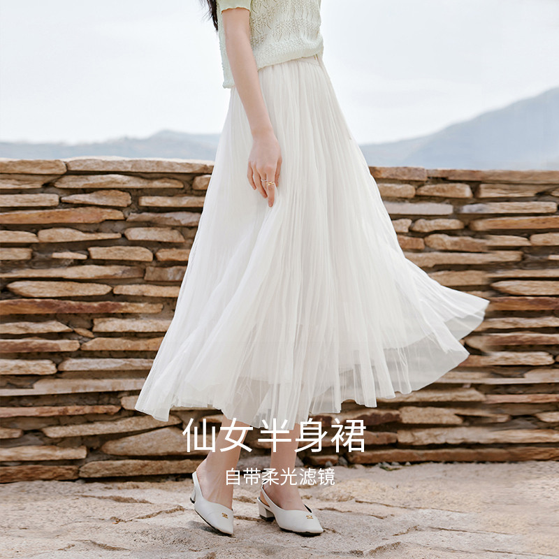 香影白色纱裙半身裙女2025夏新款松弛感百褶高腰a字海边超仙裙子