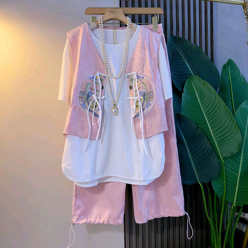 胖妹妹大码女装国风复古盘扣流苏刺绣马甲抽脚裤短袖打底衫套装潮