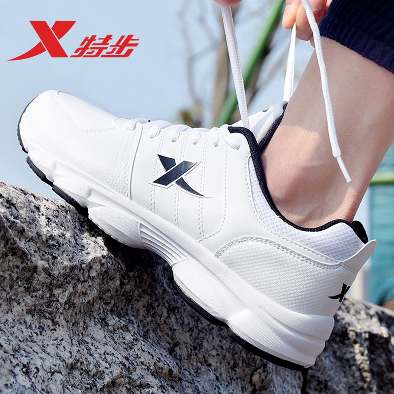 特步男鞋正品新款冬季皮面运动鞋男款减震跑步鞋子男款休闲鞋