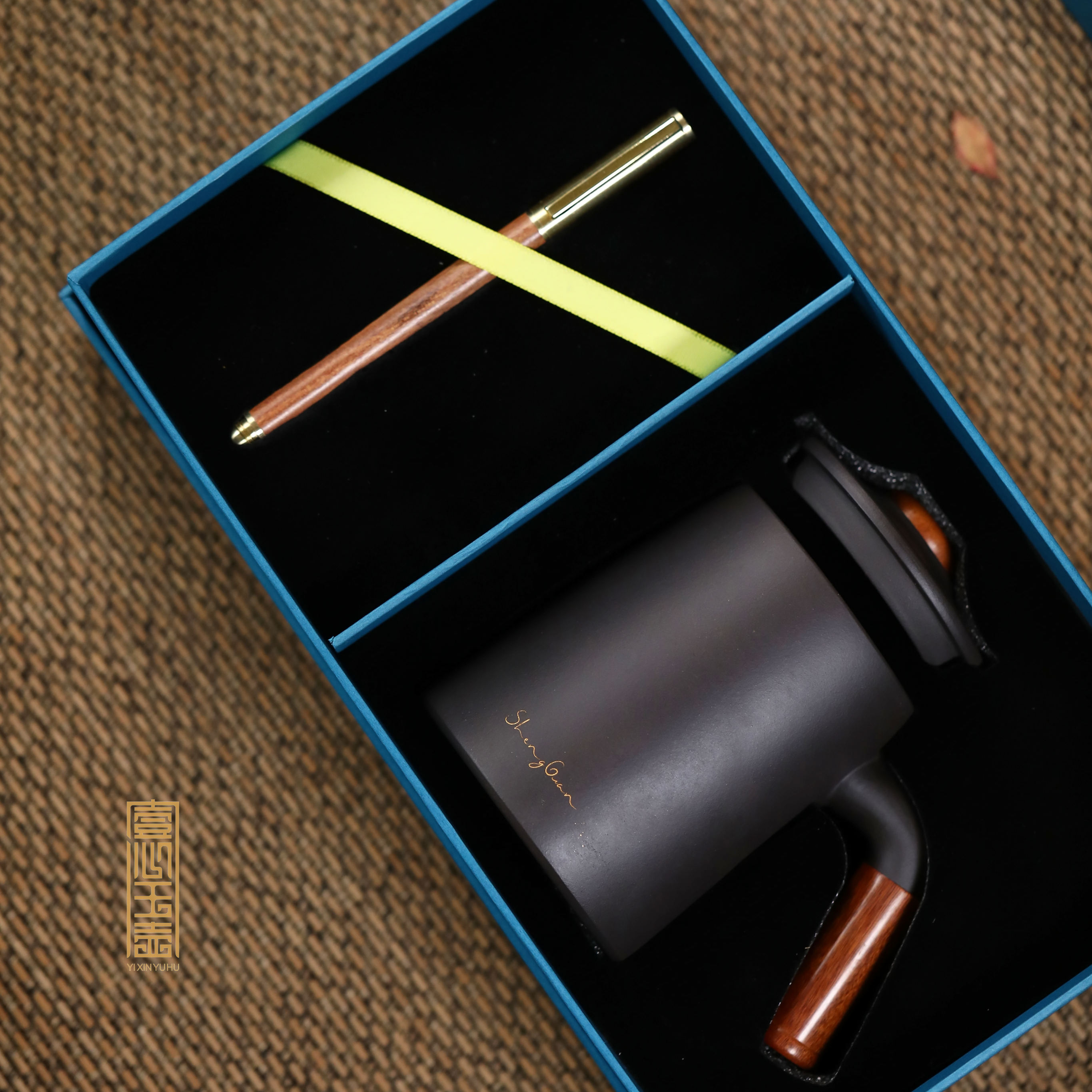 宜兴带盖紫砂杯礼盒装