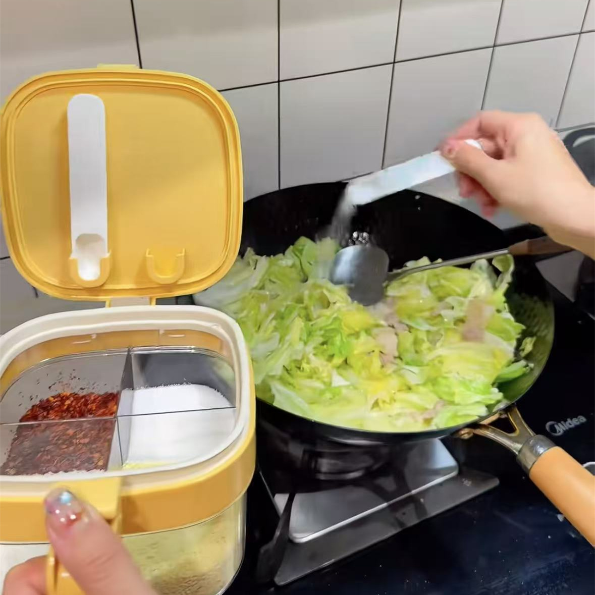 反向开合调料盒厨房手柄翻盖防潮防霉透明玻璃带勺鸡精盐巴调味罐