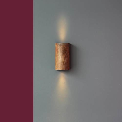 黑胡桃实木做成的壁灯，复古现代