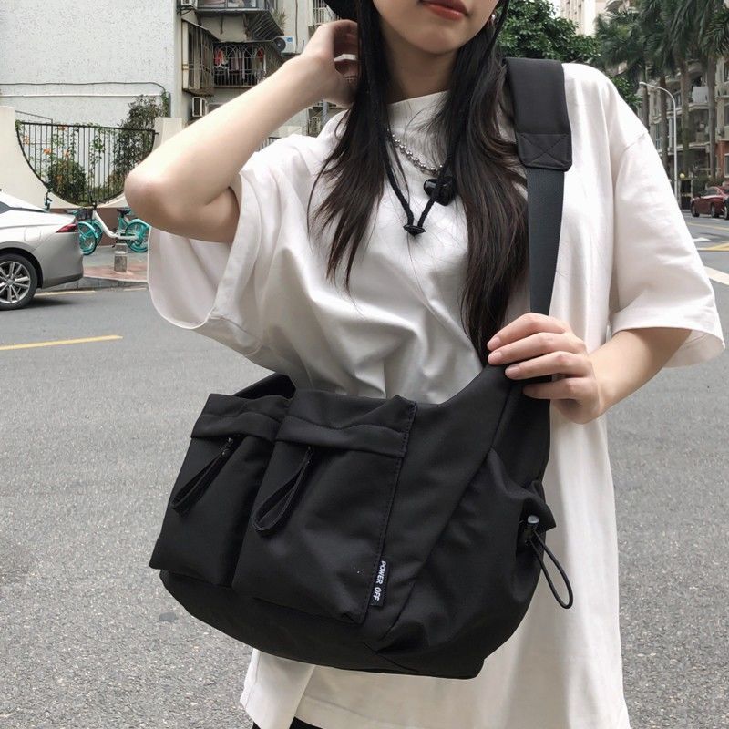 防水尼龙布饺子包斜挎包