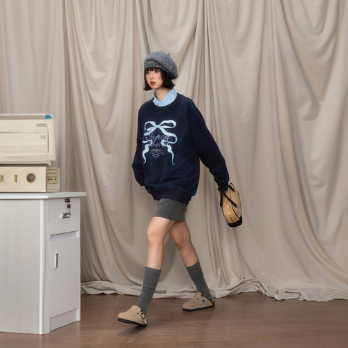 YEP蝴蝶结印花圆领卫衣女早秋新款宽松插肩袖套头无帽初秋上衣潮